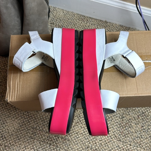 NWOT • Sorel • Cameron™ Flatform Sandal • 🖤🩷🤍 White/Punch Pink 🤍🩷🖤 • 8.5 - Picture 6 of 15
